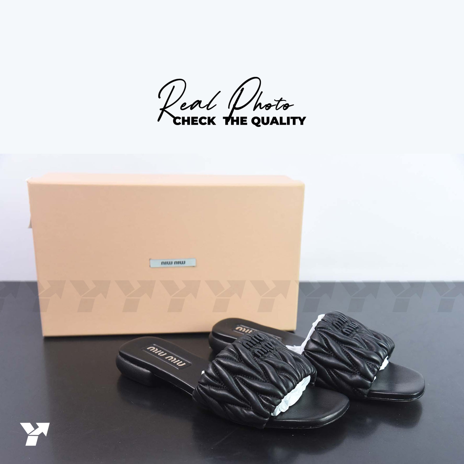 Miu Miu matelassé leather slides-Black
