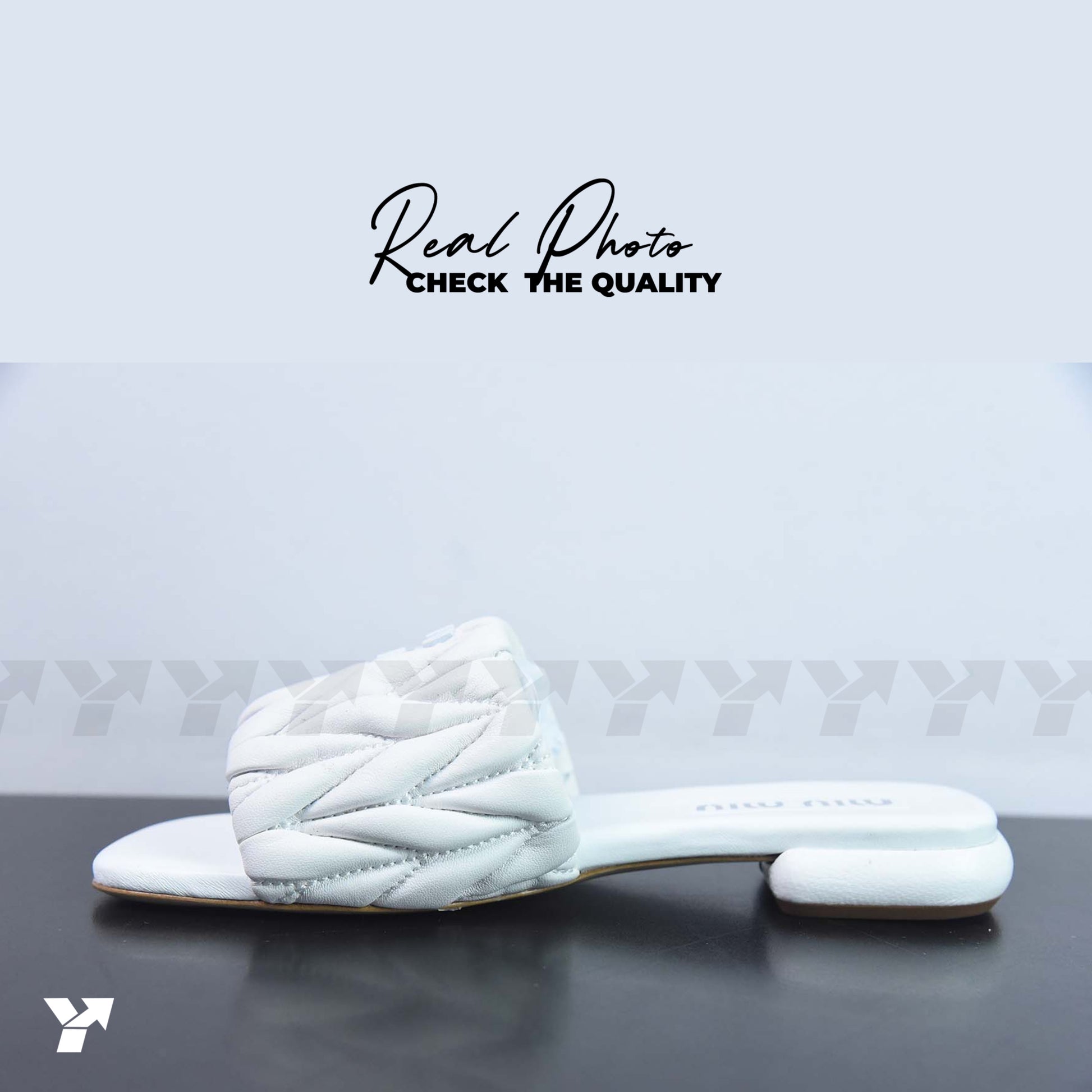 Miu Miu matelassé leather slides-White