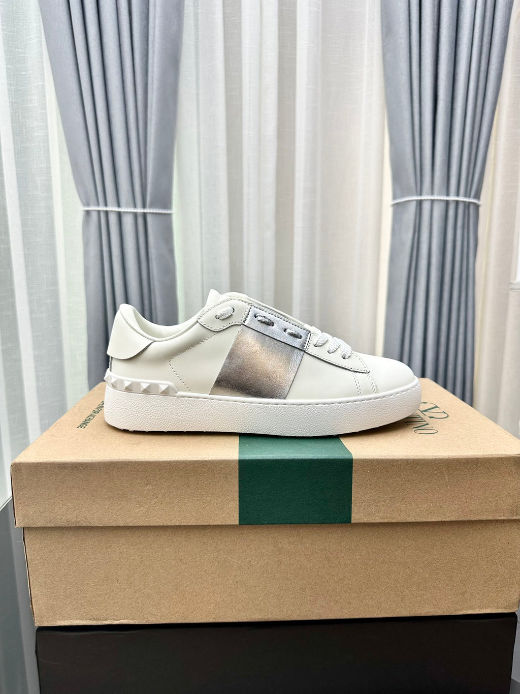 Valentino Rockstud 'Untitled - Silver Glitter Band'