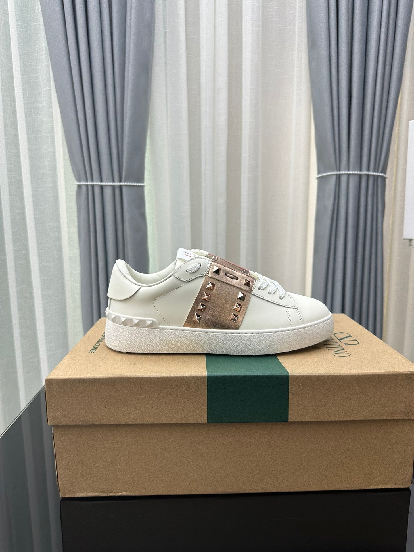 Valentino Wmns Rockstud 'Untitled - White Rose gold’