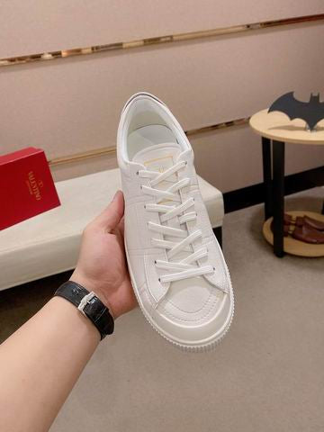 Valentino Garavani Cityplanet Calfskin White