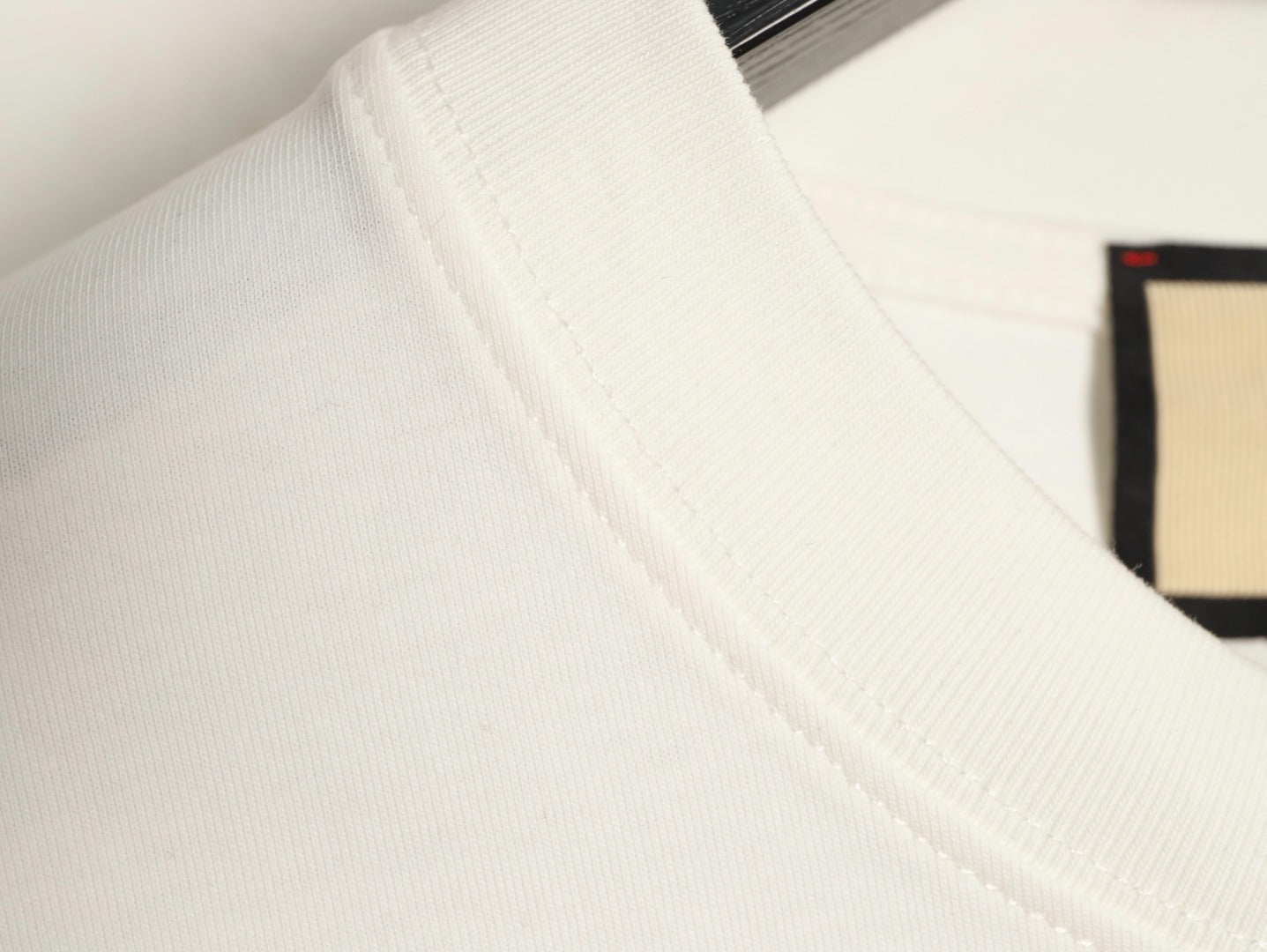 Gucci minimalist chain embroidered short-sleeved shirt