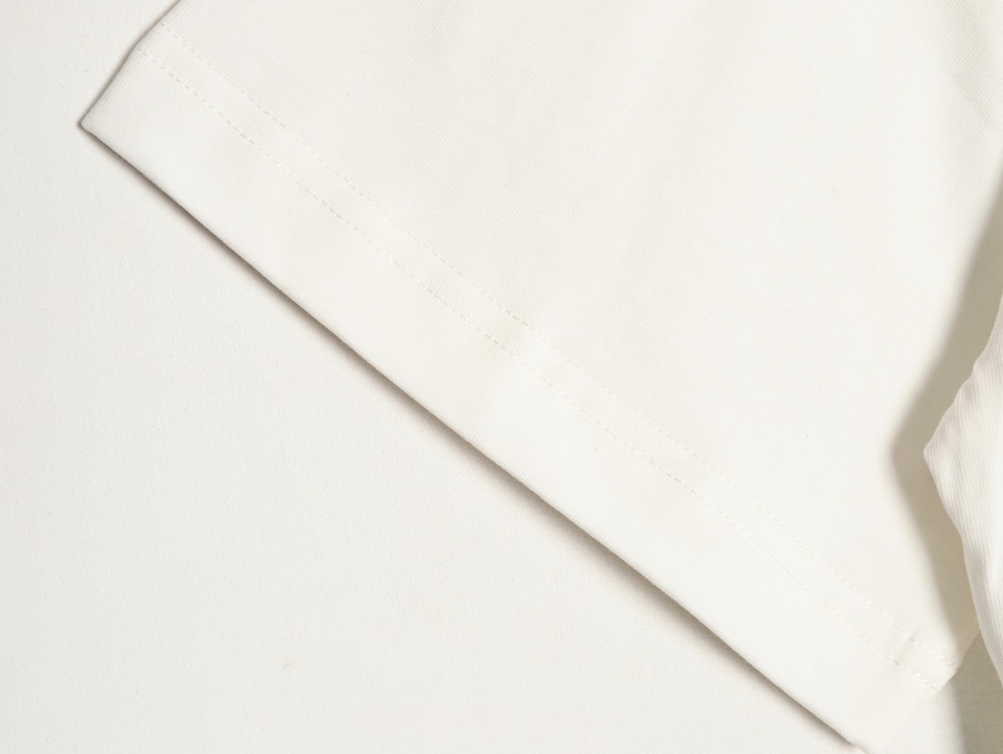 Gucci minimalist chain embroidered short-sleeved shirt