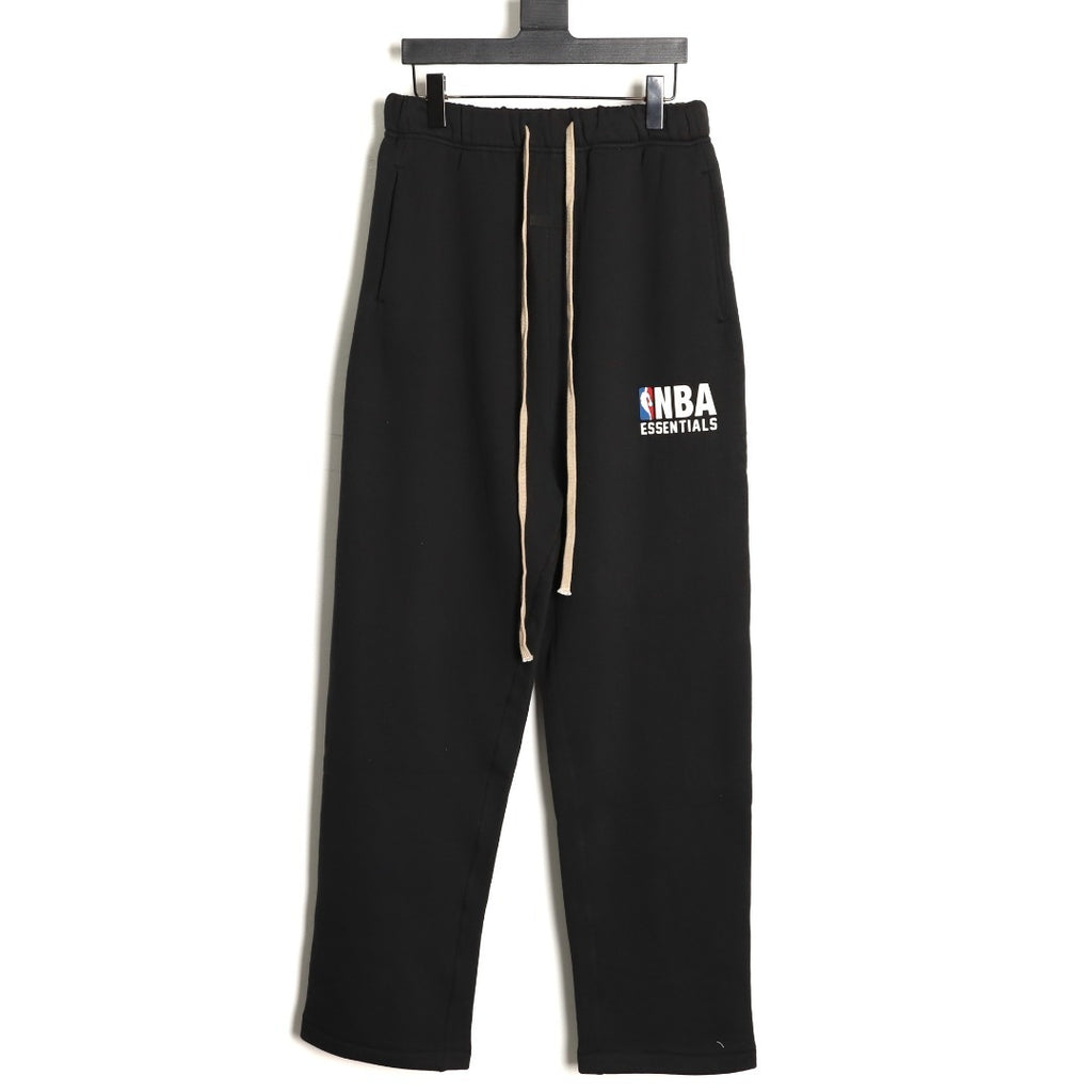 Essential Fear Of God Men’s collaboration with NBA Relaxed Sweatpants
