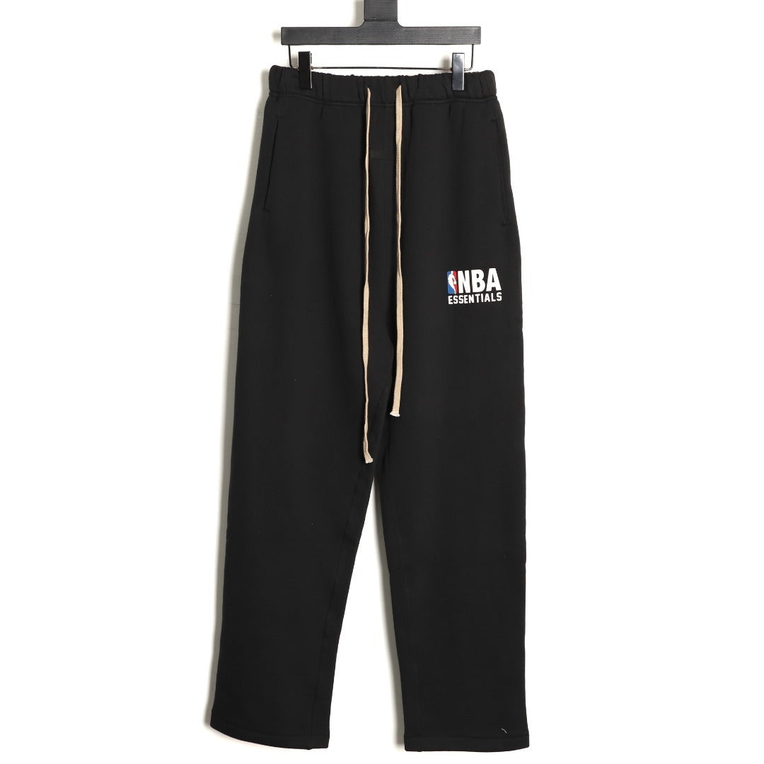 Essential Fear Of God Men’s collaboration with NBA Relaxed Sweatpants
