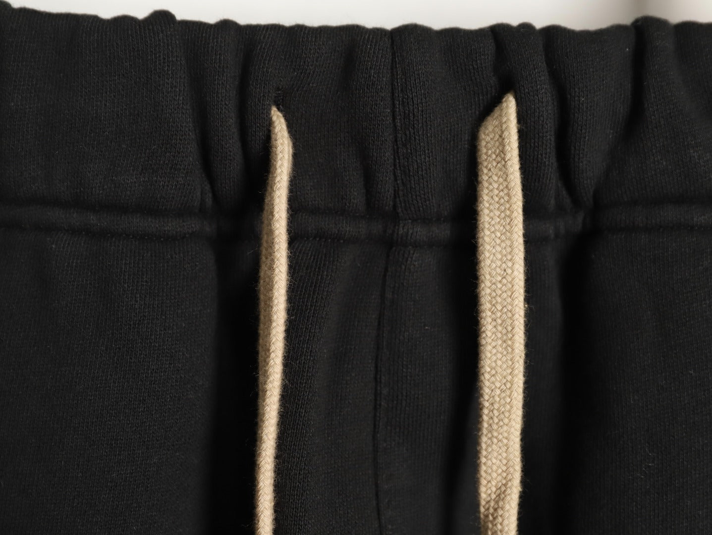 Essential Fear Of God Men’s collaboration with NBA Relaxed Sweatpants