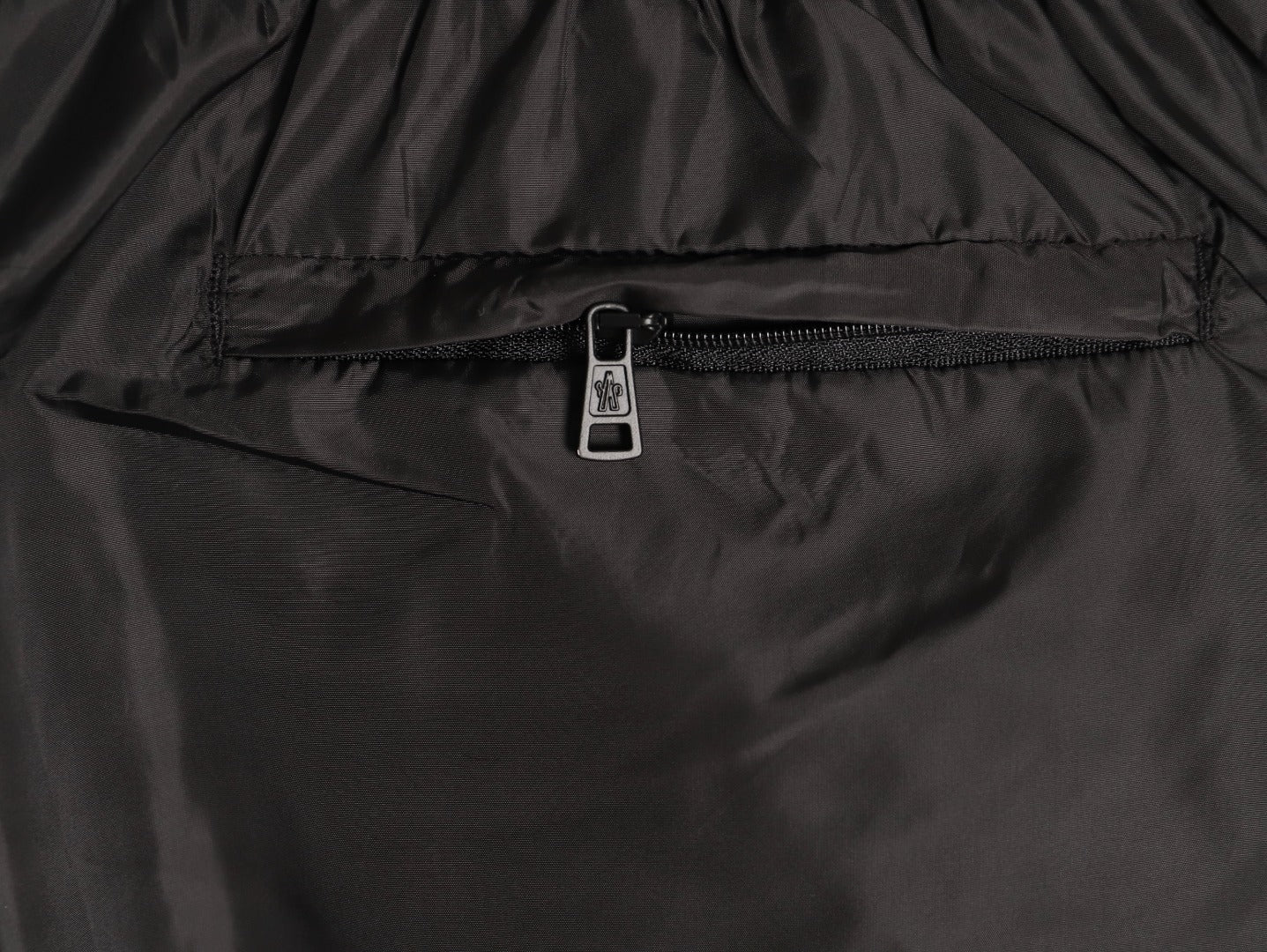 Moncler 25ss Reflective Logo Print Shorts