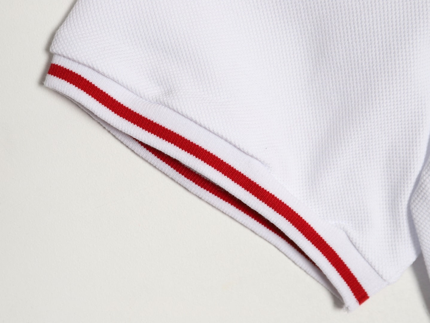 GUCCI short-sleeved polo shirt with lettering and woven ribbon at the neckline.