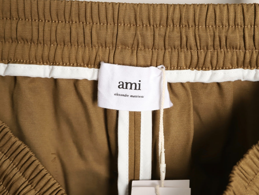 Ami embroidered shorts with small letter logo on the back pocket