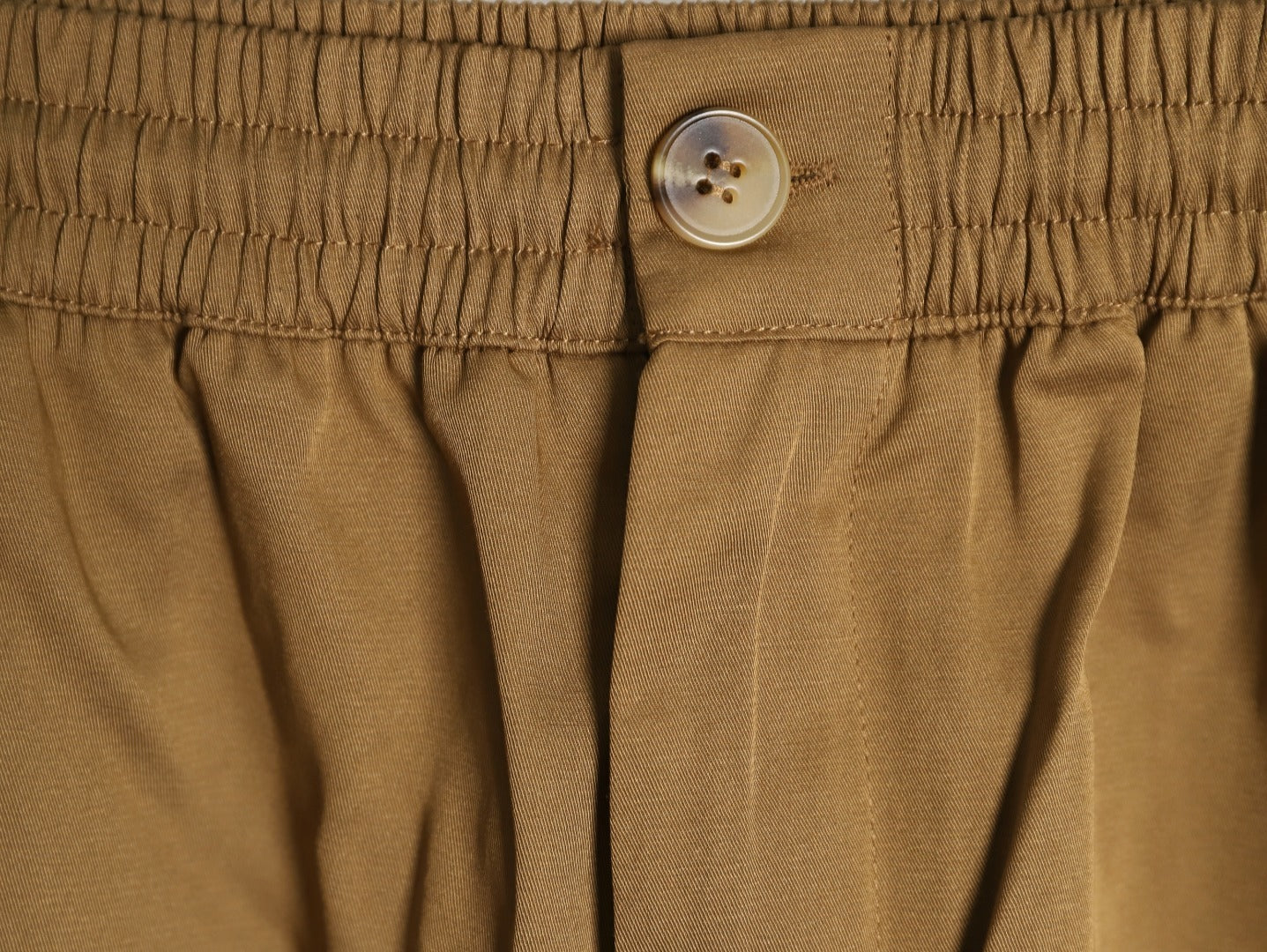 Ami embroidered shorts with small letter logo on the back pocket