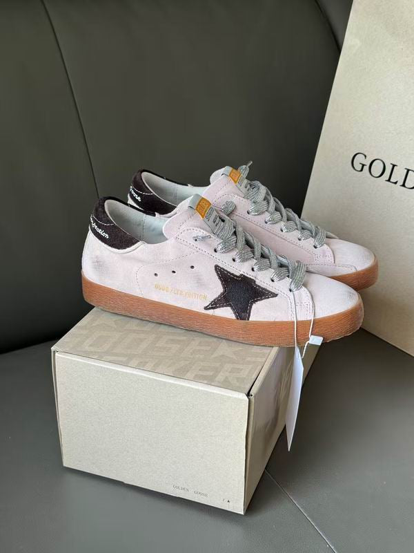 Golden Goose Super-Star in lilac suede